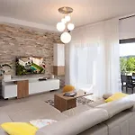 Lu-ma Villa *