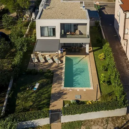Vila Lu-ma *