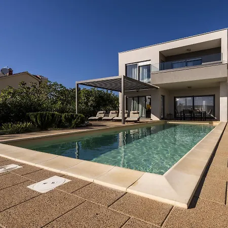 Lu-ma Vila