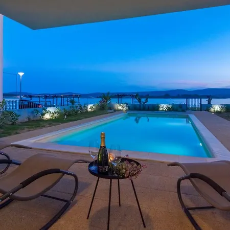 Lu-ma Vila Turanj