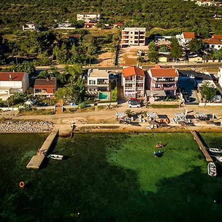 Lu-ma Beachfront With Heated Pool *