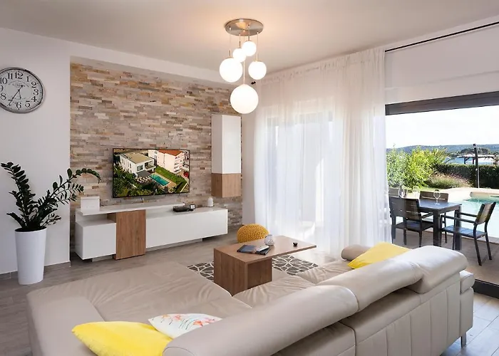 Lu-ma Villa *